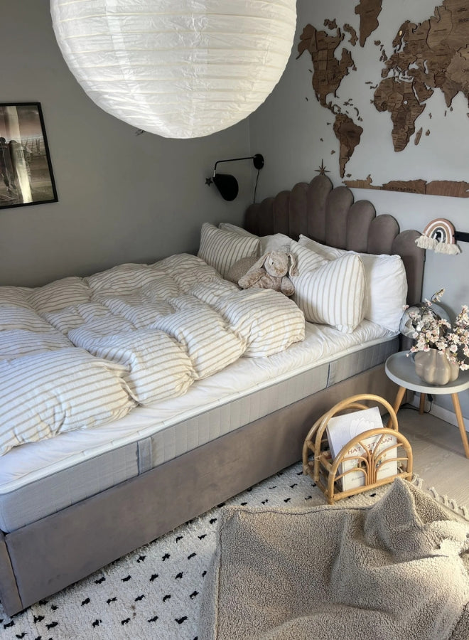 Dreamy Bliss Tufted Upholstered Bed