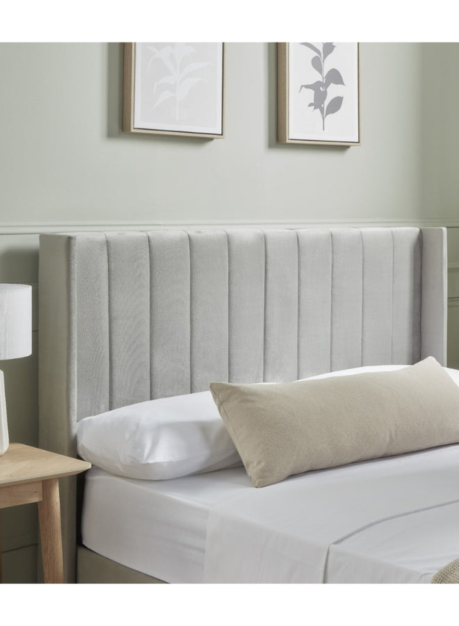 Eterna Tufted Bed