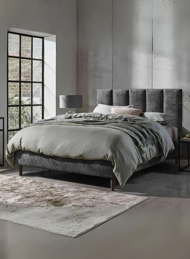 Serenique Tufted Bed