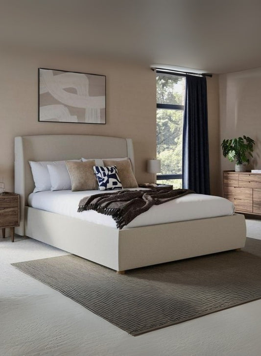 Aurista Tufted Bed