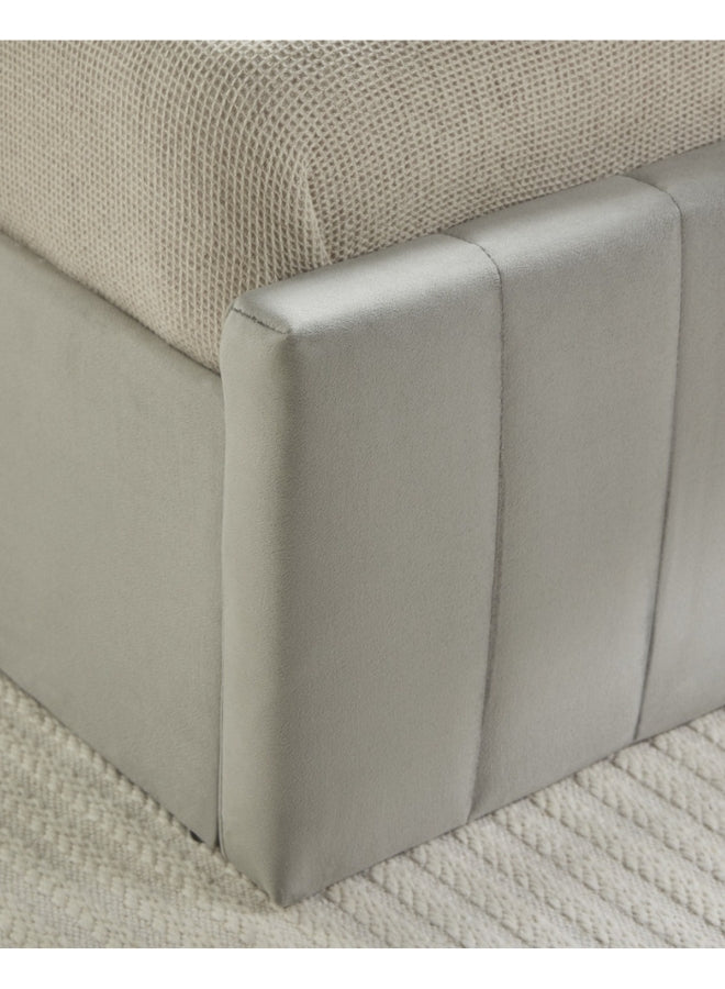 Eterna Tufted Bed