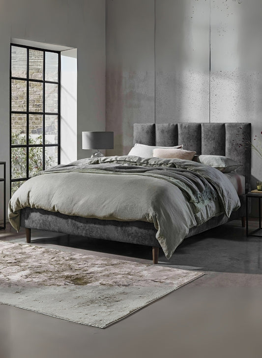 Serenique Tufted Bed