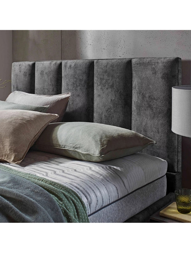 Serenique Tufted Bed